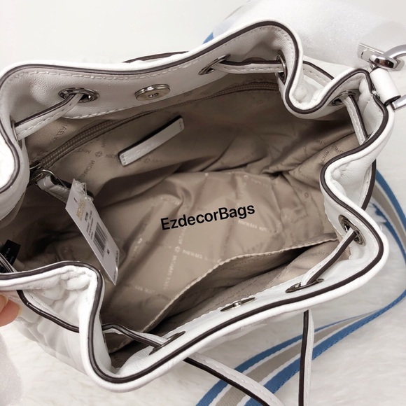 🔥SALE🔥 Michael Kors XS Bucket Crossbody Bag - Picture 6 of 8